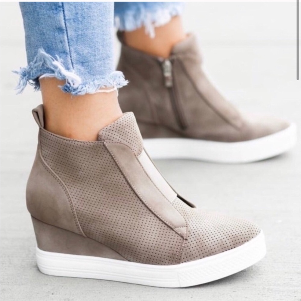 BRAND NEW High Top Slide on Sneakers Size 8